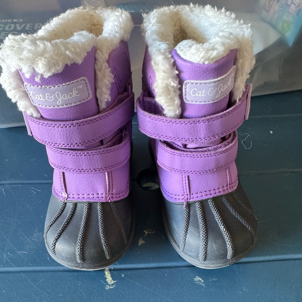 Cat & Jack Purple and Gray Winter snow Boots size 7 little kid